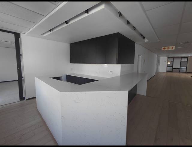 1,014M² OFFICE TO LET IN BRYANSTON